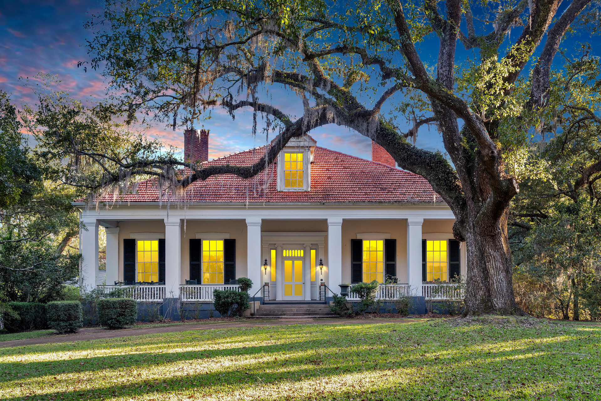 Beauty and elegance and dusk settles deep in the Mississippi heartland